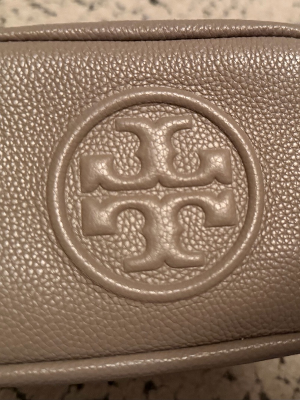 Tory Burch Miller Pebbled Leather Camera Bag Crossbody Bag in Taupe - Picture 2 of 4